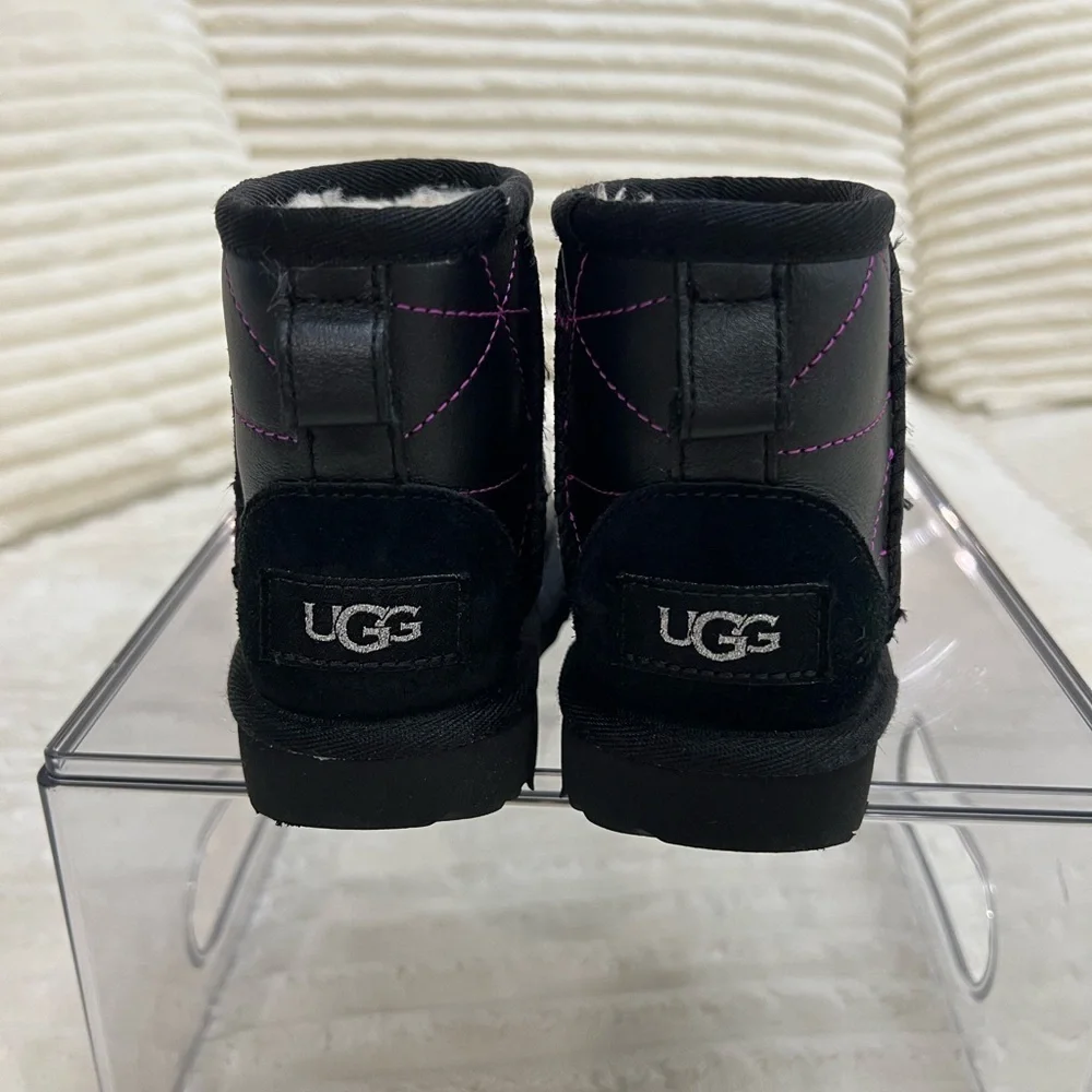 UGG Australia Toddler Classic Mini Pearlized Boots Size Kids 7 Color Black/Pink
